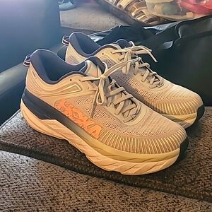 Women's Size 11 Hoka Bondi 7